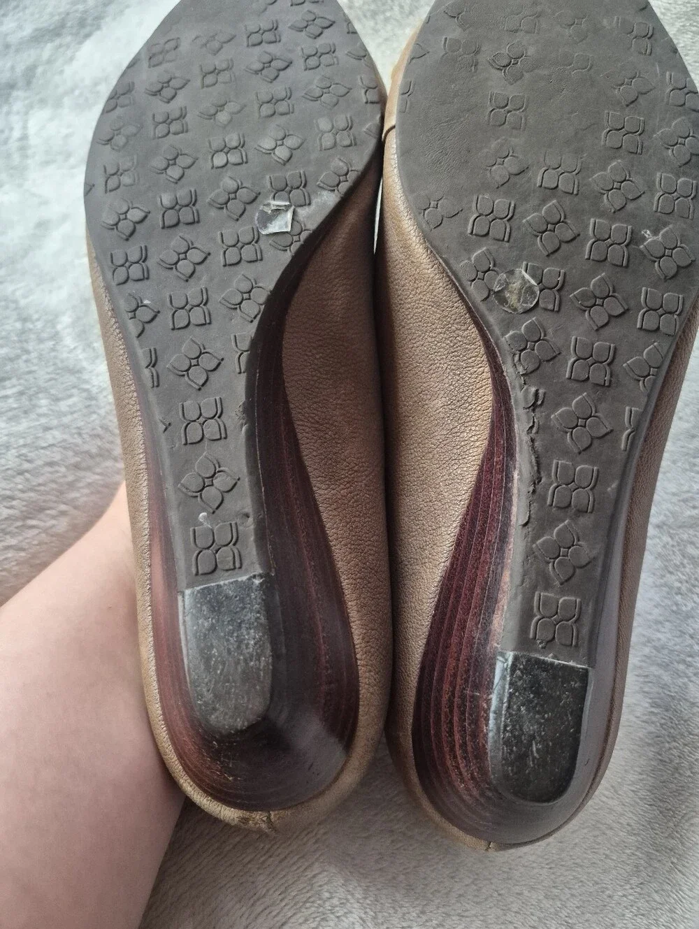 BCBGMAXAZRIA Brown Lena Flats Studded 8B